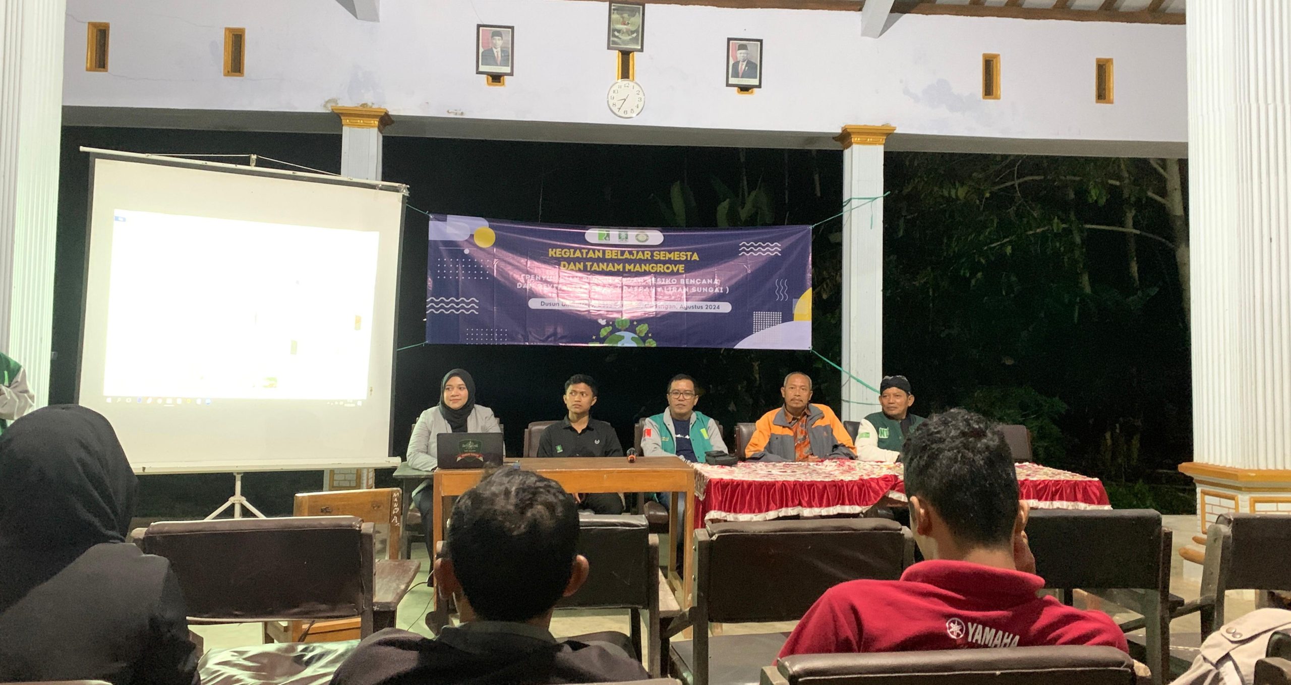 Foto : Giat belajar semesta KKN-T Unira Malang bersama warga Unbulrejo